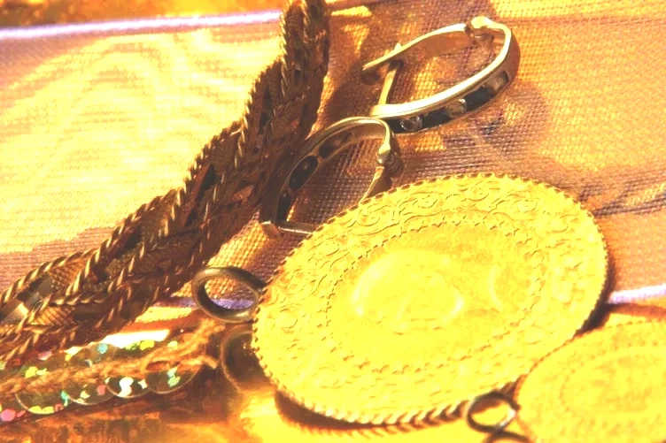 BUGÜNKÜ ALTIN FİYATLARI 2026: Gram, çeyrek, yarım, tam altın, 22 ayar bilezik ne kadar oldu?
